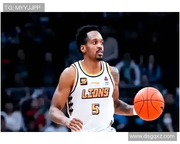 巴里-布朗与队友展开激烈训练备战新赛季